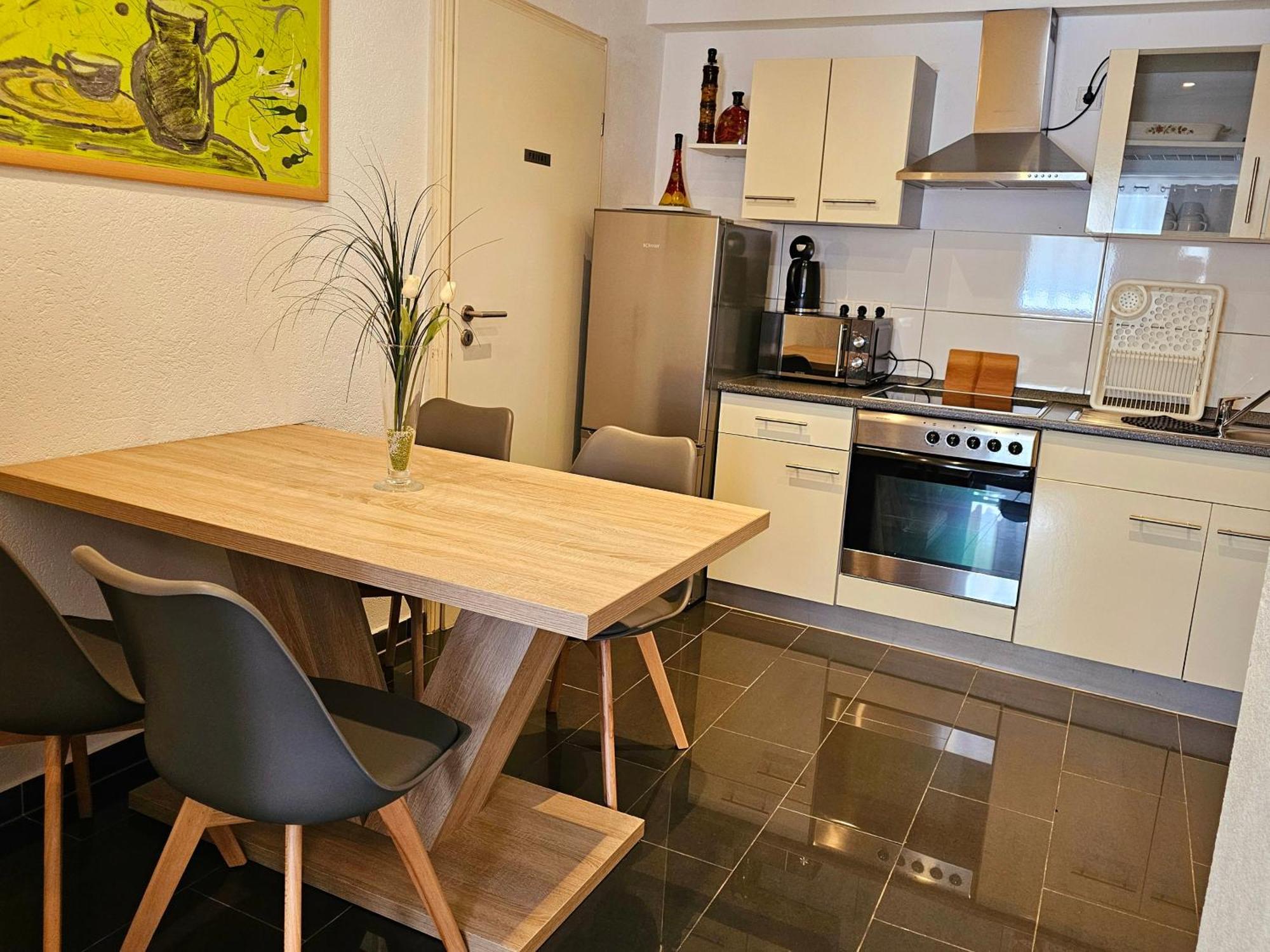 Gaesteappartement Viktoria Sinsheim Bagian luar foto