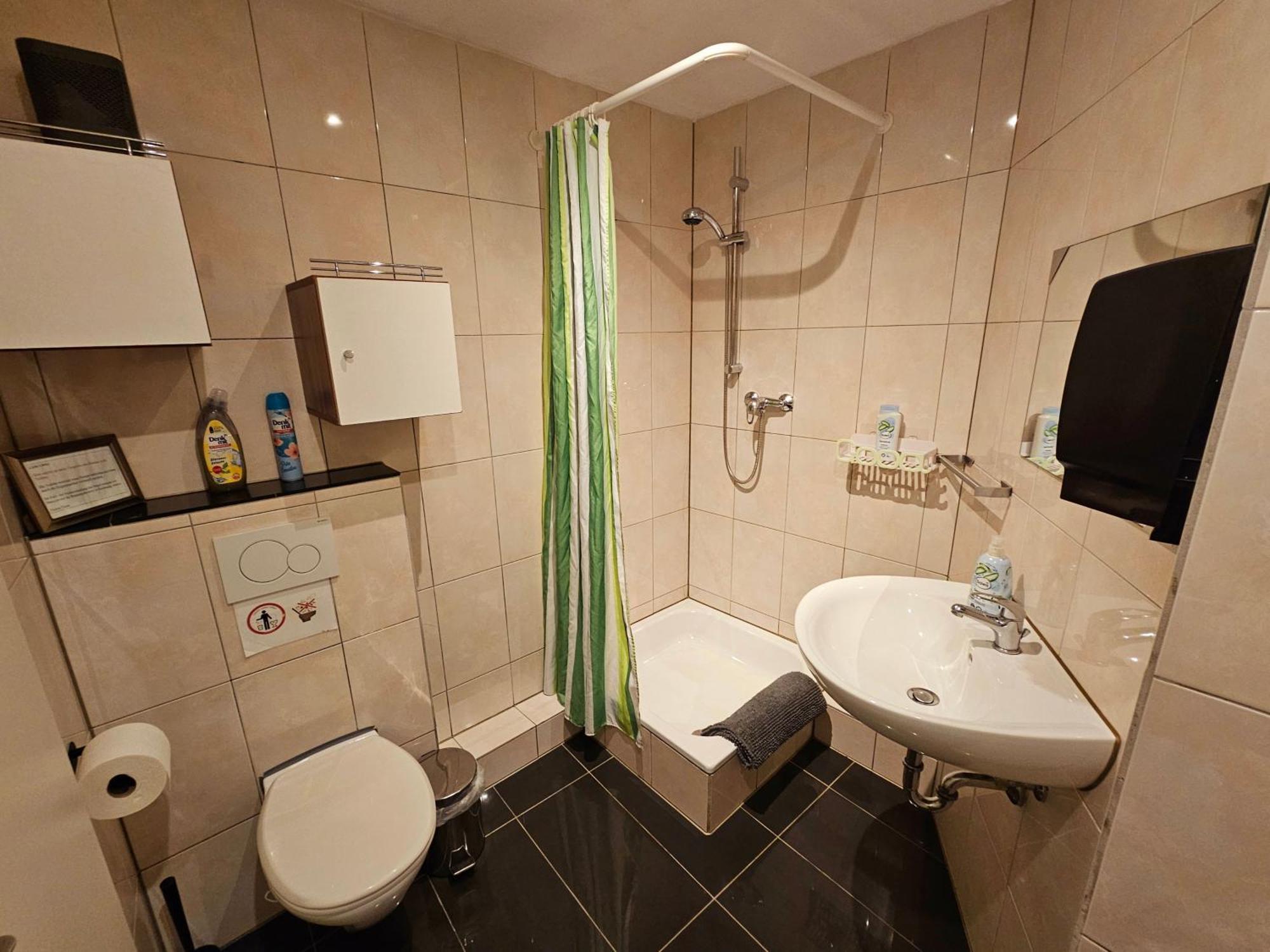 Gaesteappartement Viktoria Sinsheim Bagian luar foto