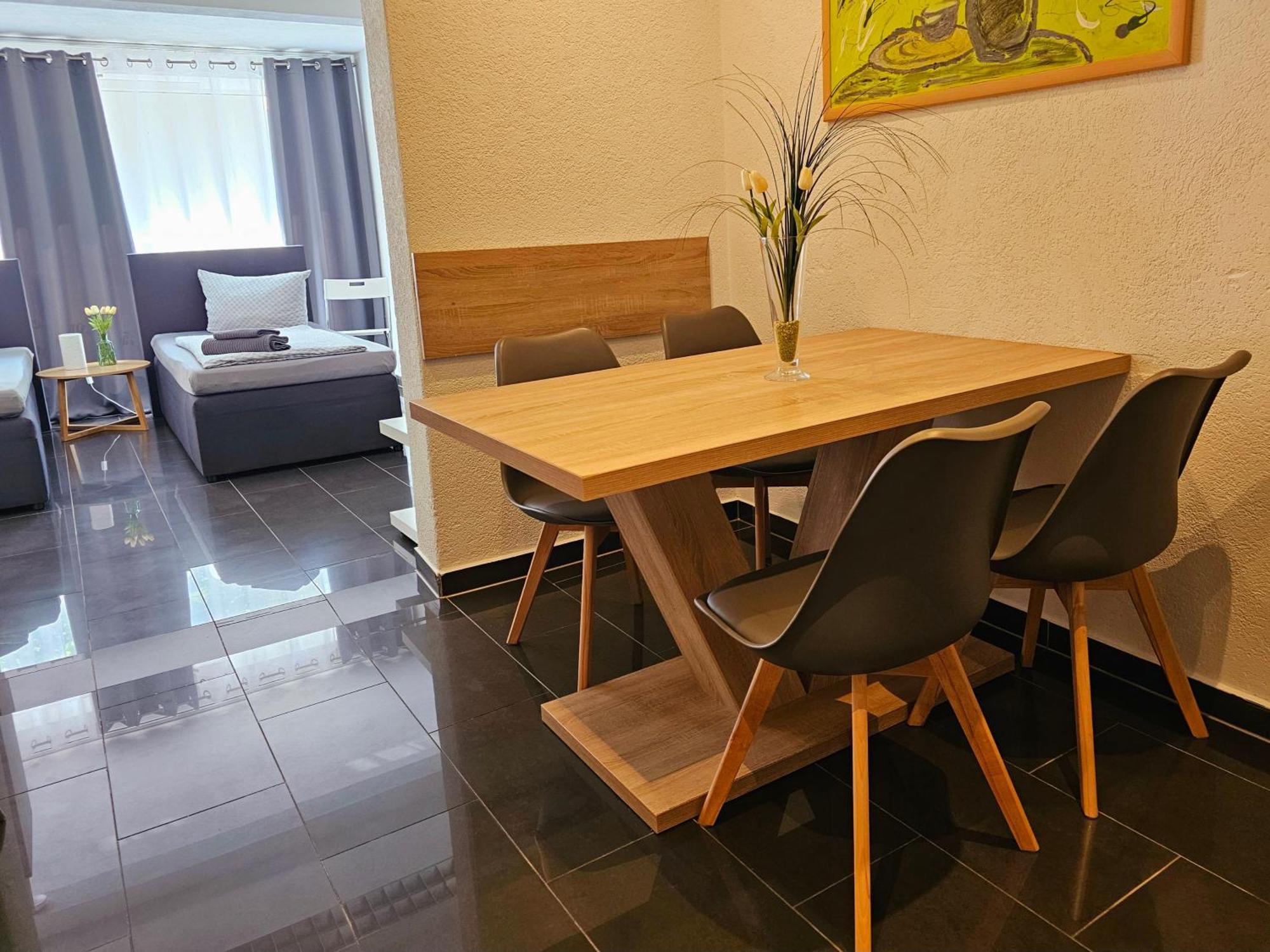 Gaesteappartement Viktoria Sinsheim Bagian luar foto